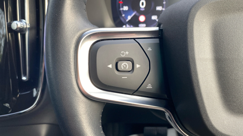 Volvo Xc40 2.0 B4P Inscription Pro 5dr Auto Petrol Estate